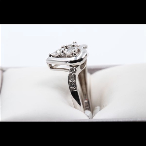 1/6 Carat Diamond Heart 10K White Gold Ring Size 7 - Picture 5 of 5